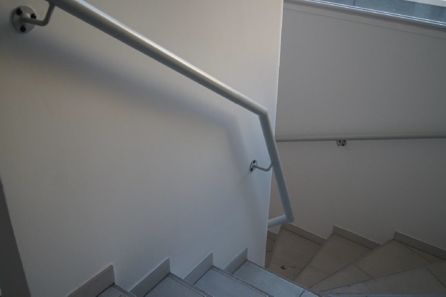 Escalier intérieur moderne en descente
