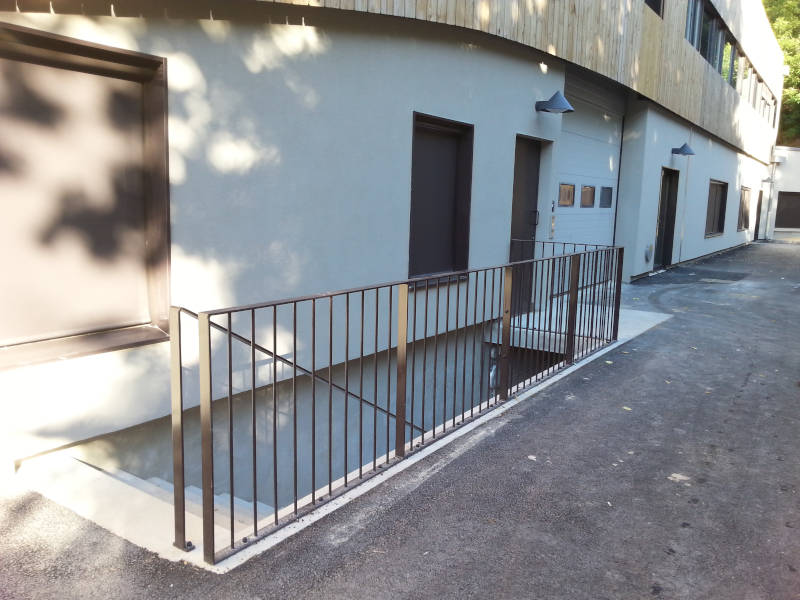 Entrée avec rampe d'accès