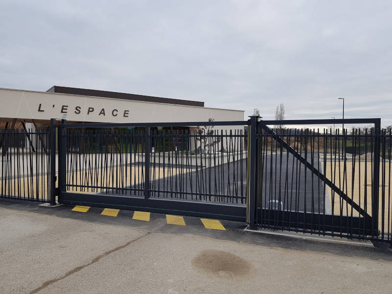 Entrée d'un bâtiment moderne