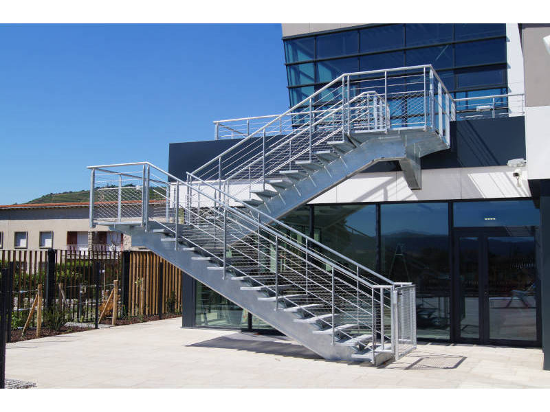 Escalier en métal moderne